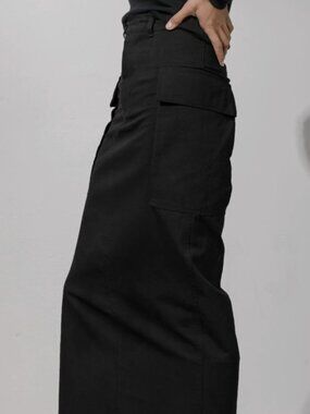 🔥 SOLD OUT LOCAL EUROPEAN CARGO SKIRT (BLACK) – SIZE S 🔥